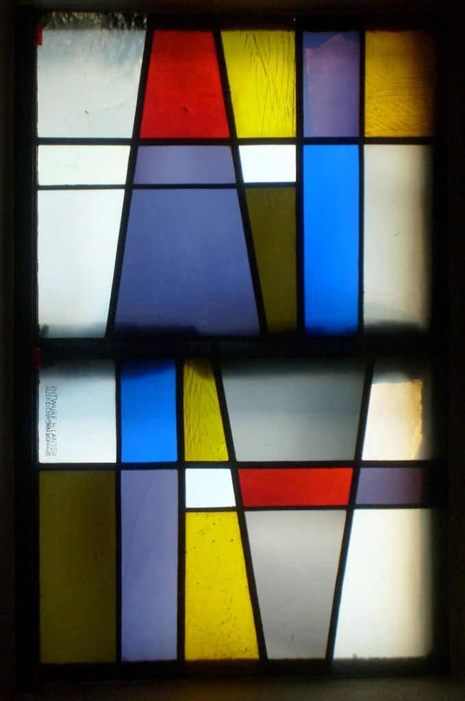 Obereisenhausen, Evangelische Kirche, Fenstergestaltung von Helmut Lander (Bild: Matthias Ludwig)