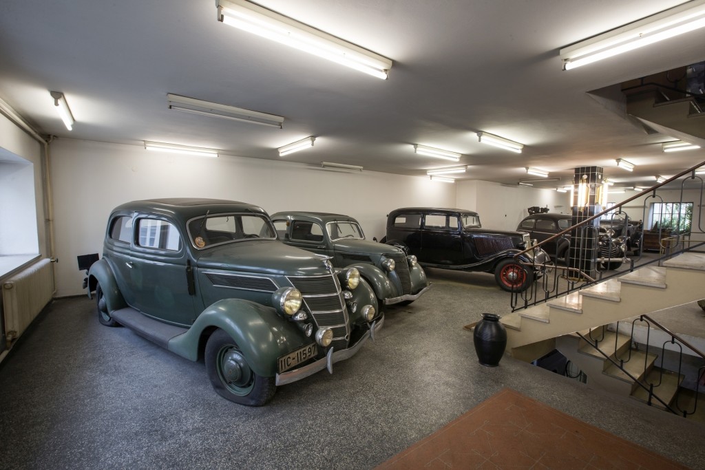 Autosalon Anno 1939 im Jahr 2015: Otto Hausmann bewahrte seine Lieblingsautos auf (Bild: Stephan Lindloff)