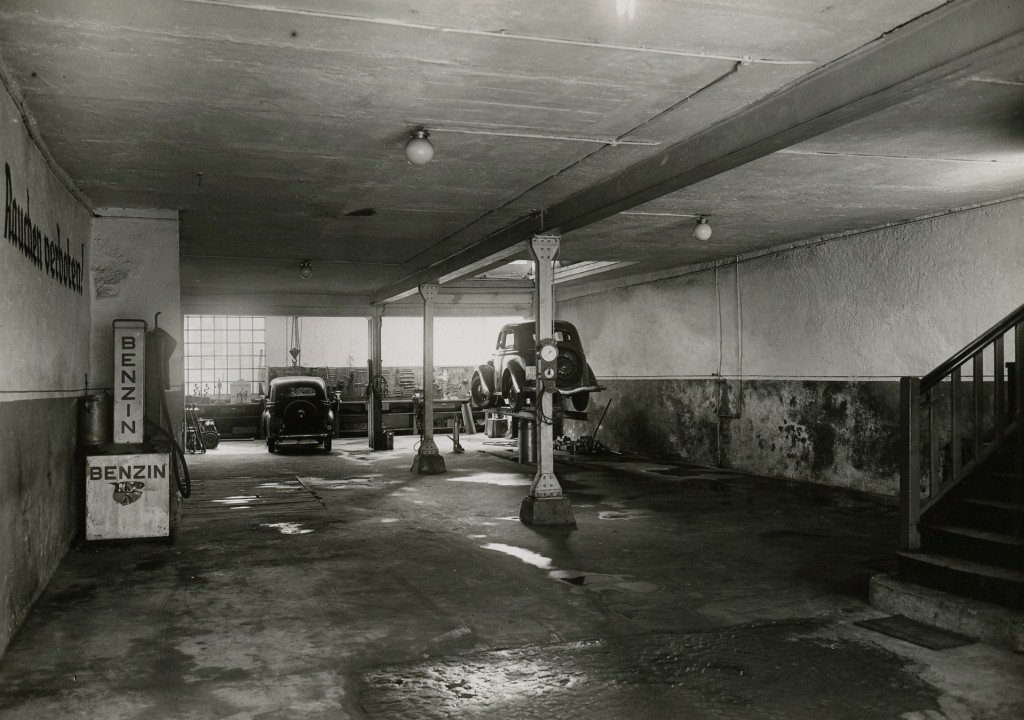 Die Werkstatt um 1935. Rechts der Autoaufzug (Bild: O. Hausmann)