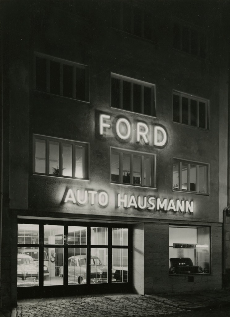 Der Höhepunkt: Nach der Renovierung 1954 dominieren Fensterbänder und Neon-Schriftzüge (Bild: O. Hausmann)