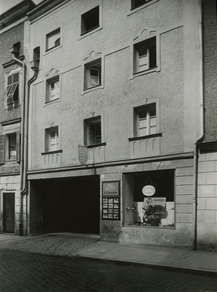 Der Anfang: 1934 wurde das Altstadthaus zur Autowerkstatt umgebaut (Bild: O. Hausmann)