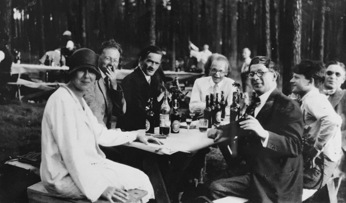 Berlin, Villa Poelzig, Richtfest, 1930, Marlene Poelzig (links) Hans Poelzig (3 v. rechts) (Foto: Archiv Bauwelt)