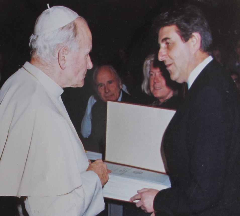Heinz Willi Peuser 1983 bei der Audienz in Rom mit Papst Johannes Paul II. (Bild: Archiv H. W. Peuser)