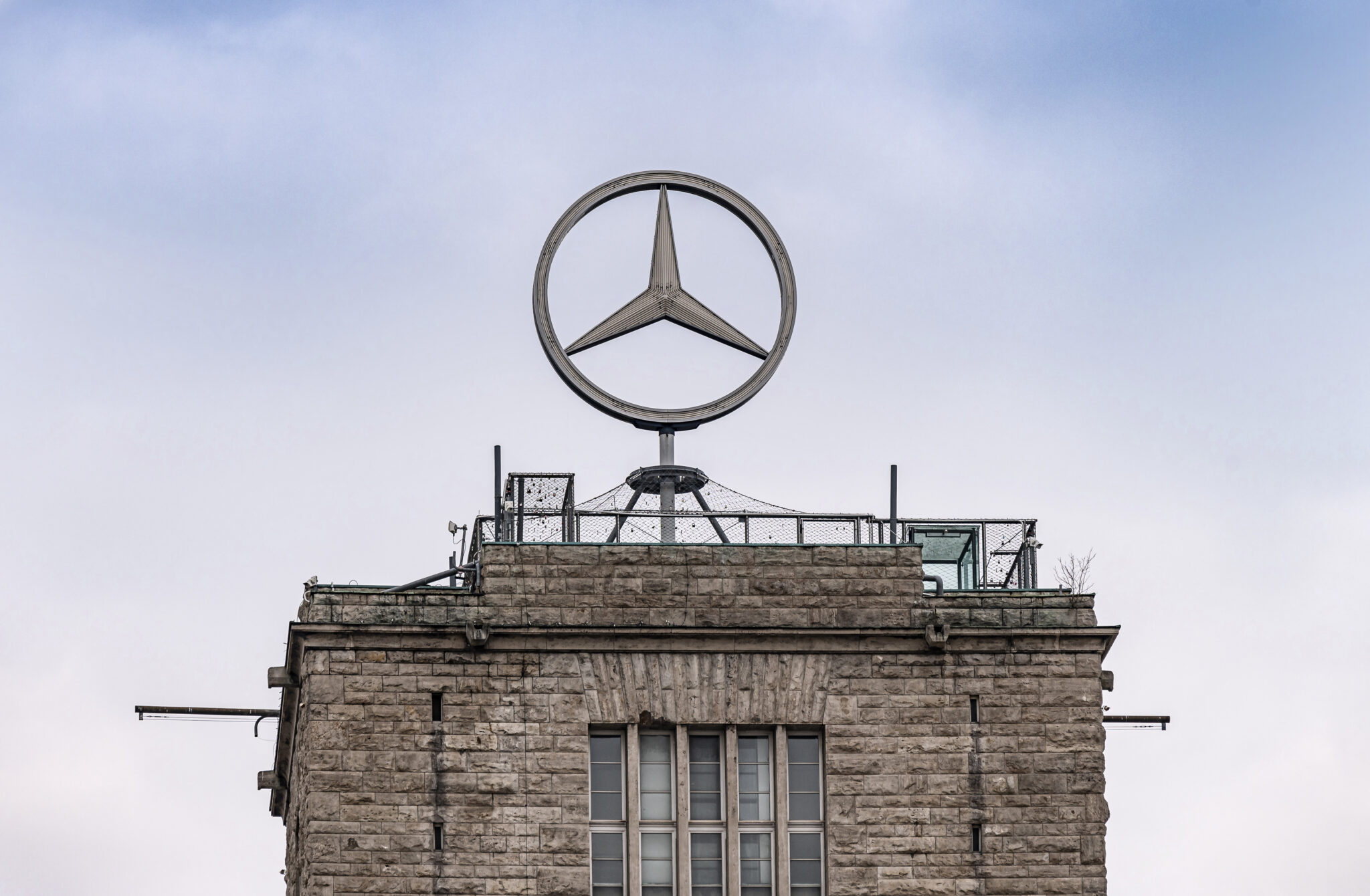 Stuttgart, Mercedes-Stern auf dem Hauptbahnhof (Bild: Daimler AG)r