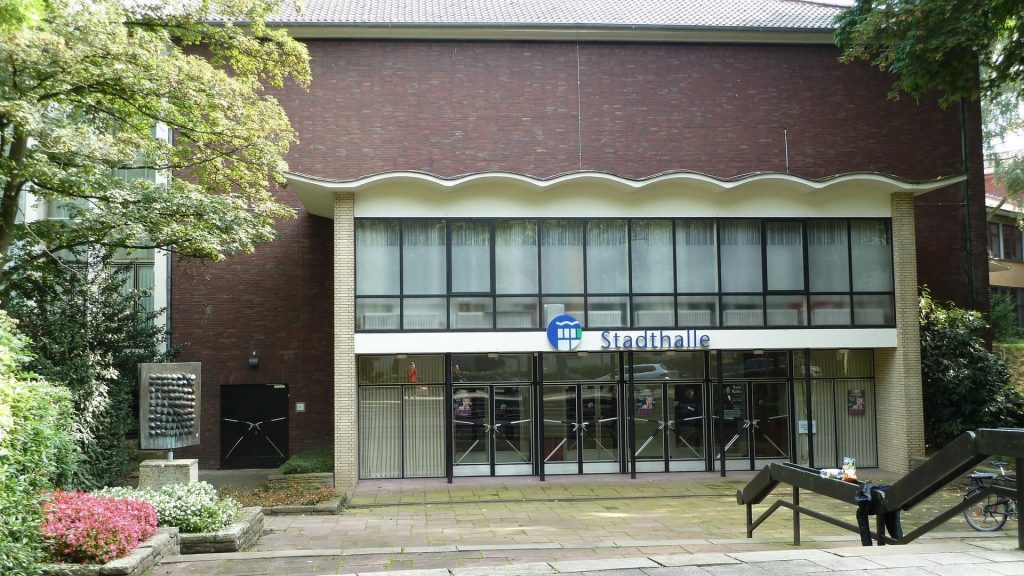 Bochum Wattenscheid, Stadthalle mit Kunstwerk von Werner Habig (Bild: Klaus Kuliga, Artibeau)