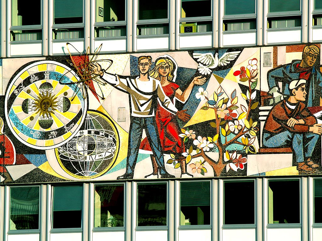 Berlin, Haus des Lehrers, Mosaikfries (Bild: Jolove55, CC BY SA 3.0, 2009)