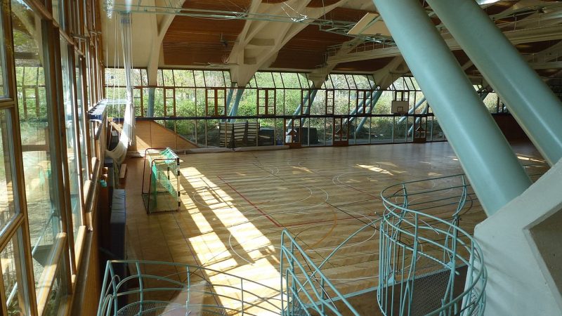 Berlin, Sporthalle der Spreewald-Grundschule, 1989, Inken und Heinrich Baller (Bild: Fridolin freudenfett, CC BY SA 4.0, 2016)