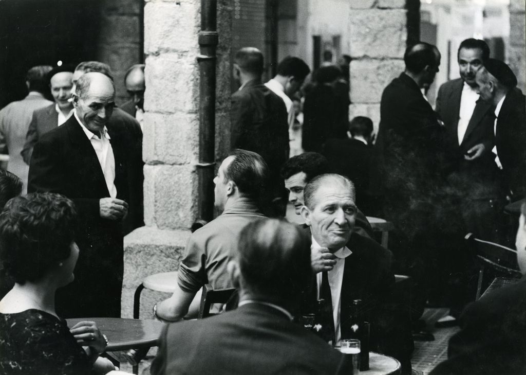 Dirk Alvermann, Straßencafé, 1957-1962, Silbergelatinepapier (Bild: © Staatliche Museen zu Berlin, Kunstbibliothe