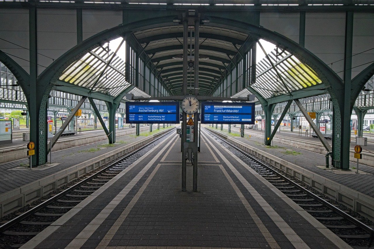 Darmstadt, Hauptbahnhof (Bild: PD, via pixabay.com)