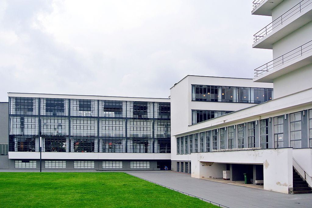 Dessau, Bauhausgebäude (Bild: Spyrosdrakopoulos, CC BY SA 4.0, 2014)