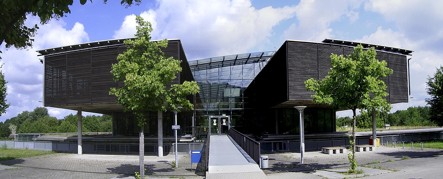 Karlsruhe, Gewerbeschule Durlach (Bild. Augenstein, CC BY SA 3.0, 2008)