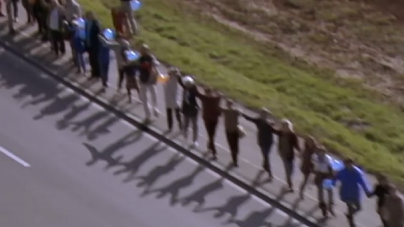 Menschenkette zwischen Neu-Ulm und Stuttgart, 1983 (Bild: youtube-Still)