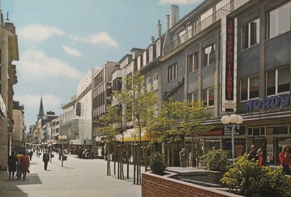 Paderborn, Fußgängerzone (Bild: historische Postkarte)