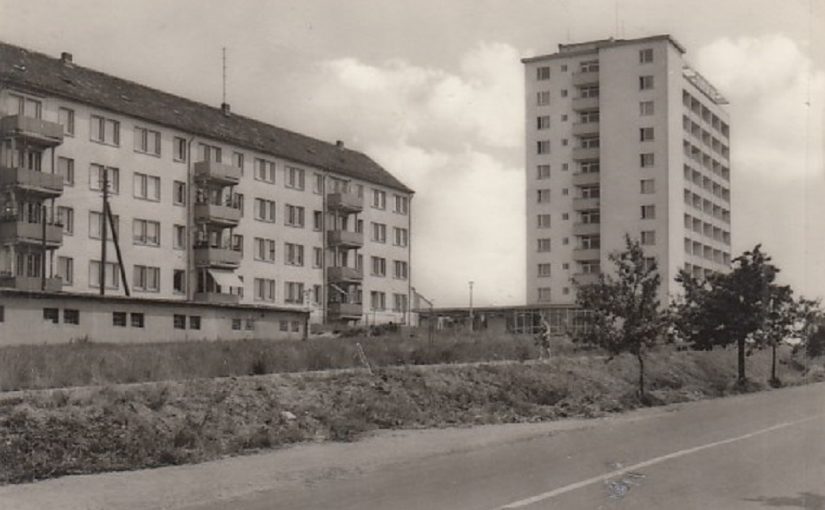 Sangershausen, Hochhaus an der Erfurter Straße (Bild: historische Postkarte)
