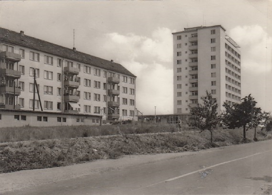 Sangershausen, Hochhaus an der Erfurter Straße (Bild: historische Postkarte)