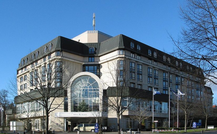 Weimar, ehemaliges Hilton-Hotel (heute Leonardo) (Bild: © R.Möhler, CC BY SA 3.0, 2005)